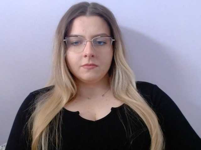 BritneyBlond's BongaCams show and profile