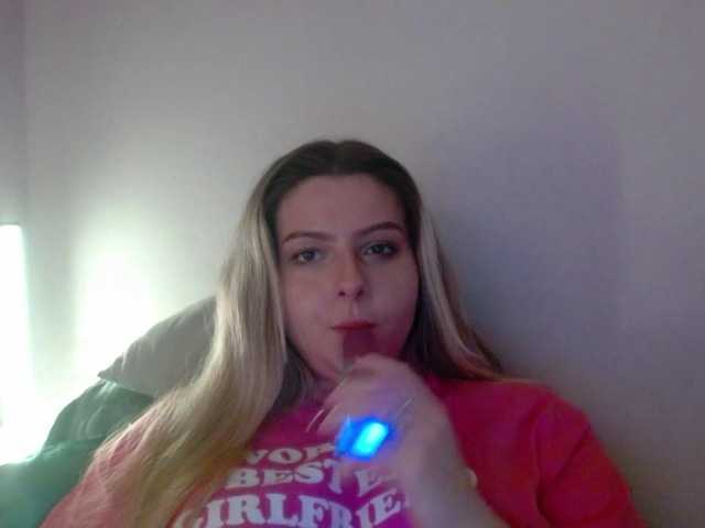 BritneyBlond's BongaCams show and profile