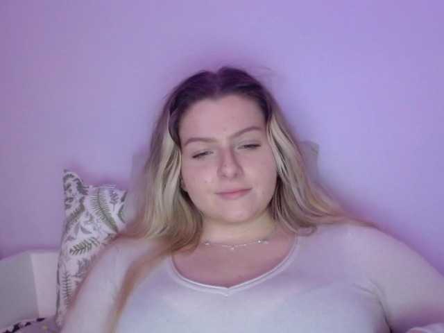 BritneyBlond's BongaCams show and profile