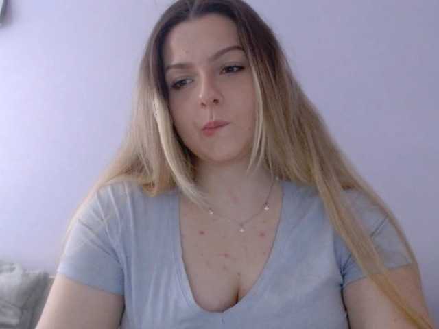 BritneyBlond's BongaCams show and profile