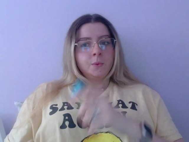 BritneyBlond's BongaCams show and profile