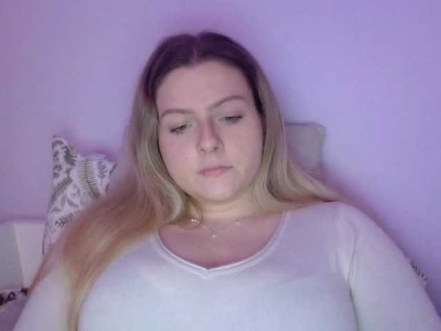 BritneyBlond's BongaCams show and profile