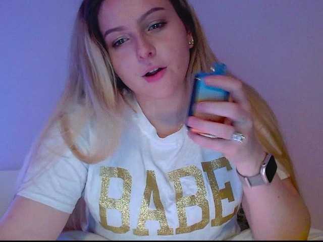 BritneyBlond's BongaCams show and profile