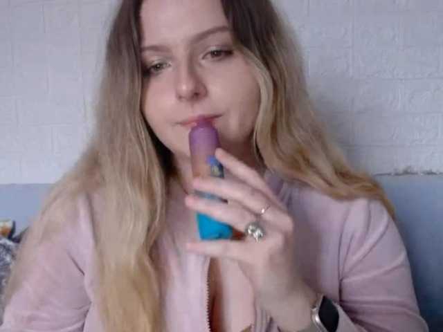 BritneyBlond's BongaCams show and profile