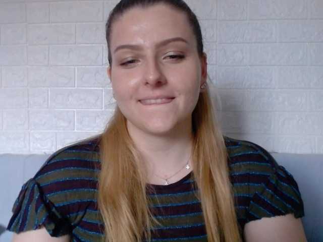 BritneyBlond's BongaCams show and profile