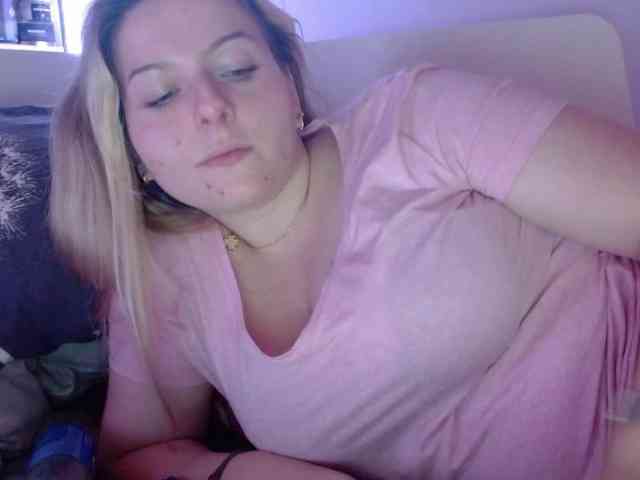 BritneyBlond webcam