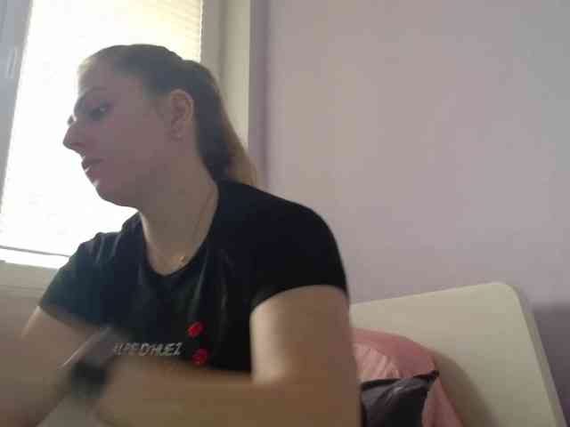 BritneyBlond webcam