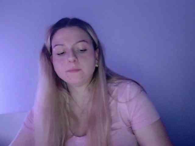 BritneyBlond webcam
