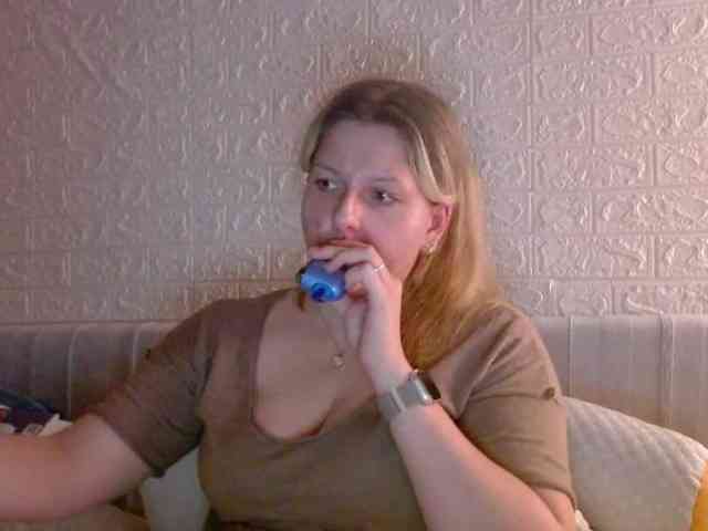 BritneyBlond webcam