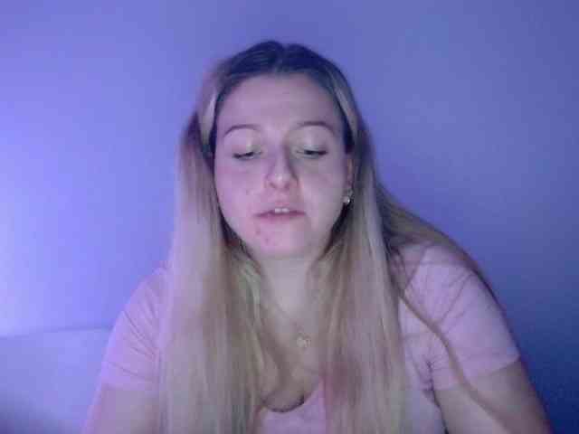 BritneyBlond webcam