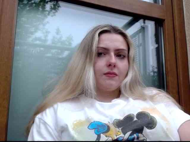 BritneyBlond webcam