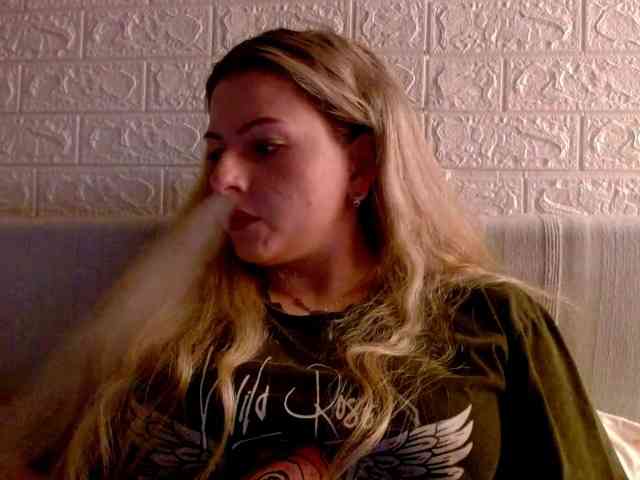 BritneyBlond webcam