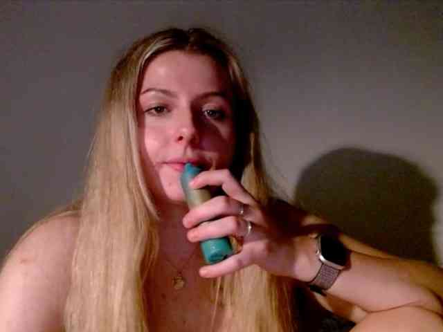 BritneyBlond webcam