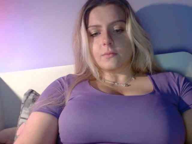 BritneyBlond webcam