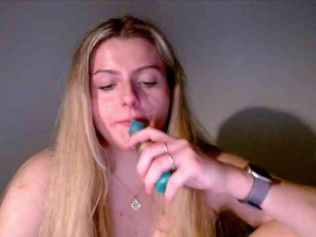 BritneyBlond webcam