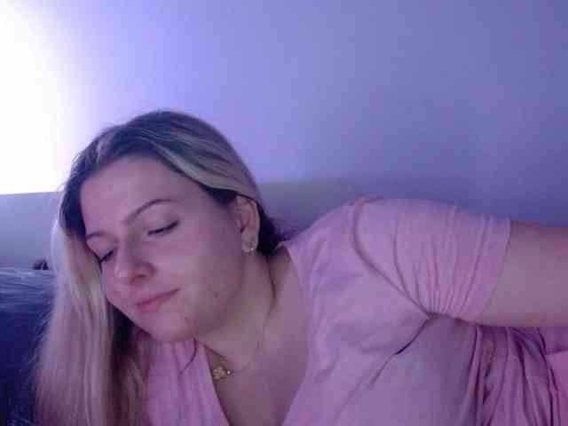 BritneyBlond webcam