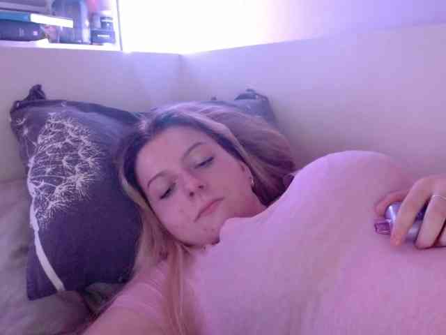 BritneyBlond webcam
