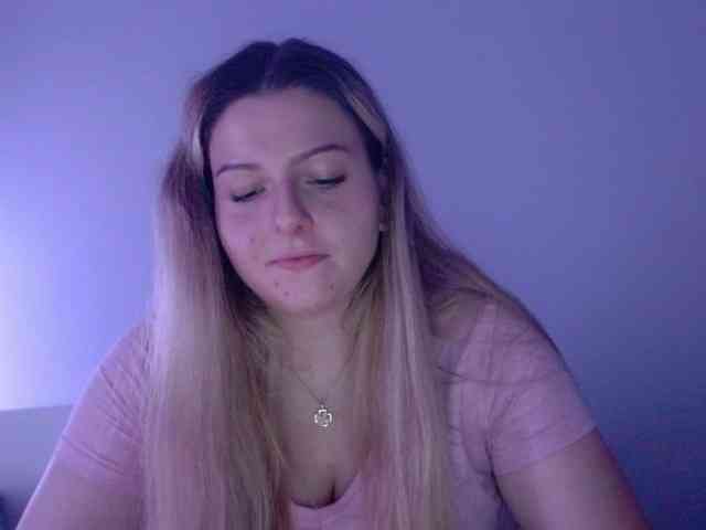 BritneyBlond webcam