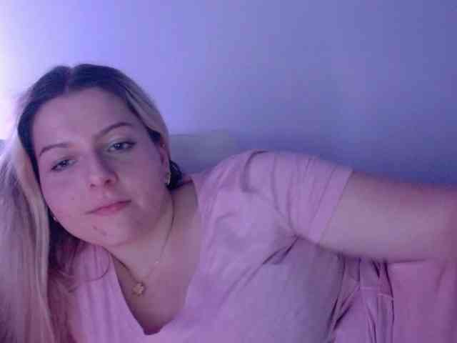 BritneyBlond webcam