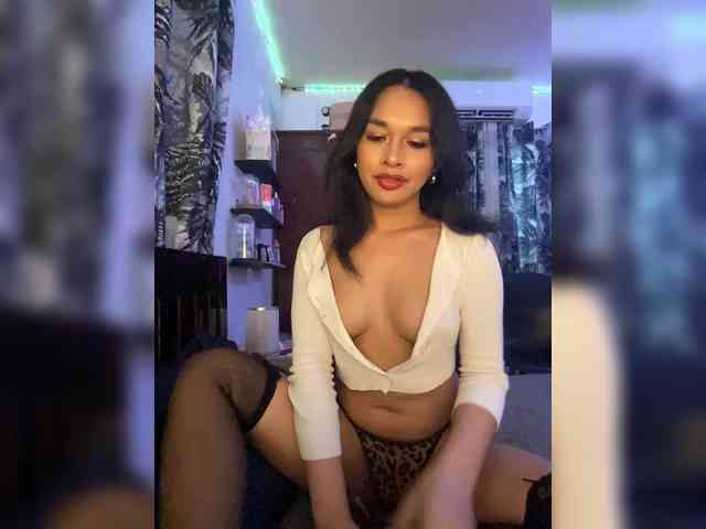 JRosey Live Webcam on BongaCams