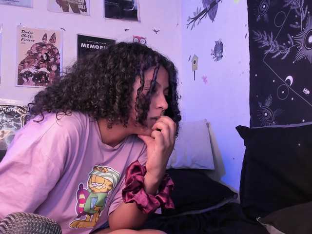 HotHoneyChile's BongaCams show and profile