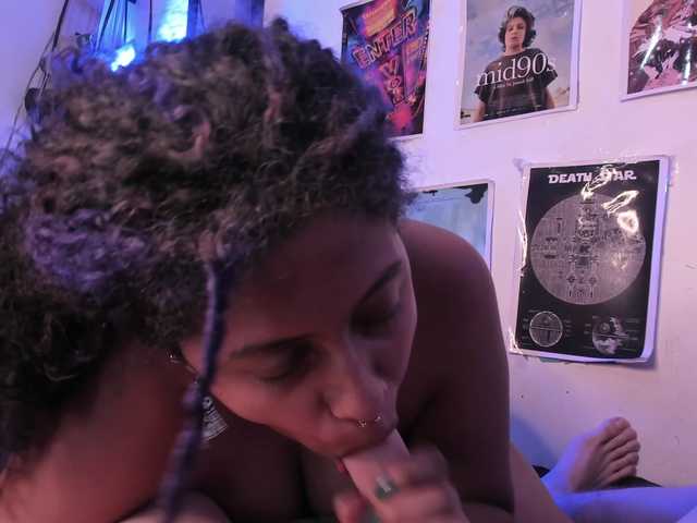 HotHoneyChile's BongaCams show and profile