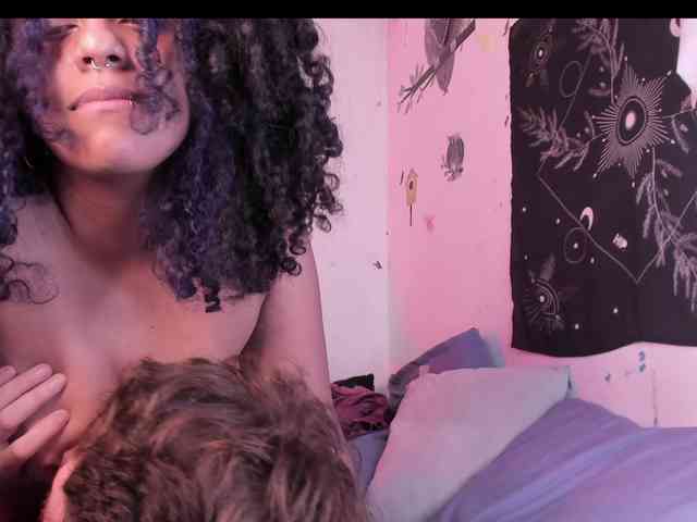 HotHoneyChile webcam