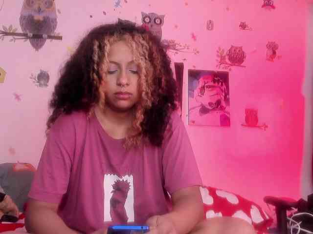 HotHoneyChile webcam