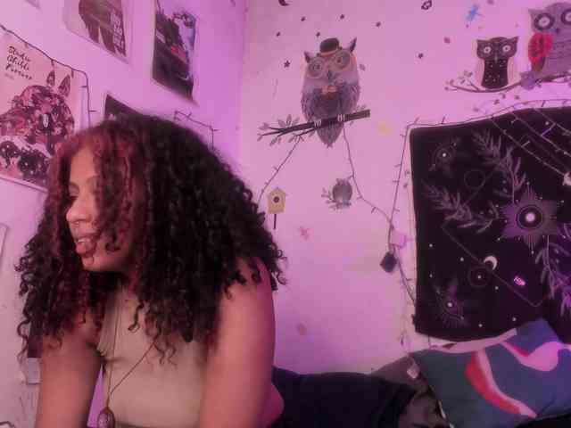 HotHoneyChile webcam