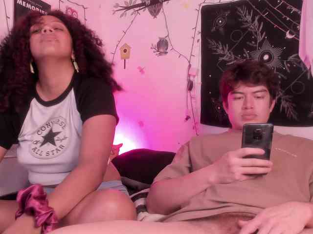 HotHoneyChile webcam