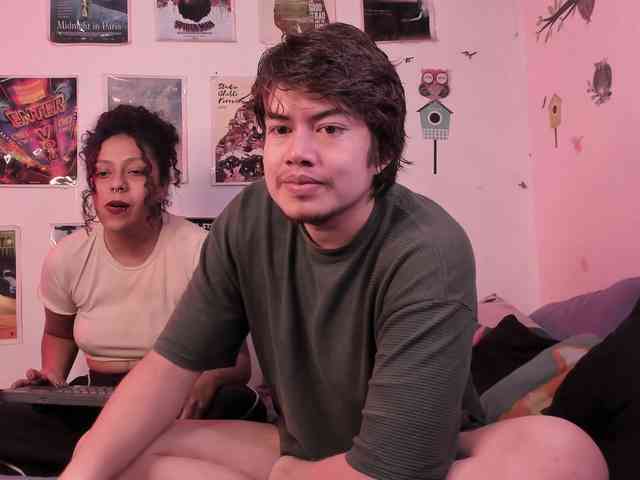 HotHoneyChile webcam