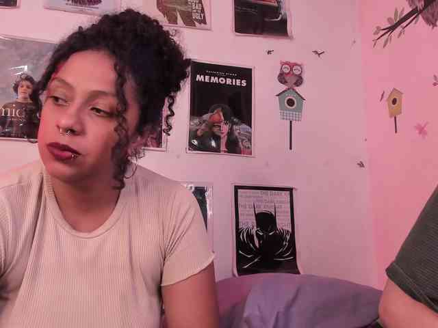 HotHoneyChile webcam