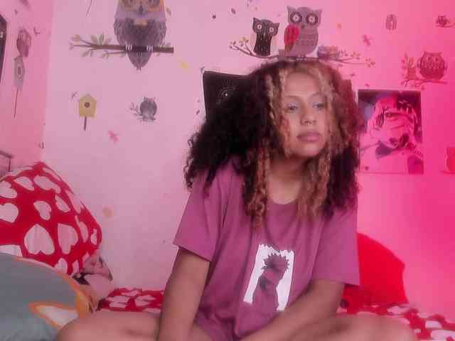 HotHoneyChile webcam