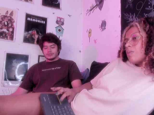 HotHoneyChile webcam