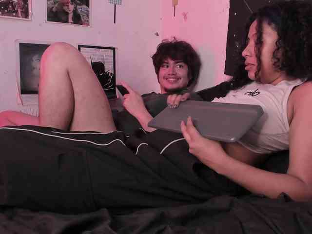 HotHoneyChile webcam