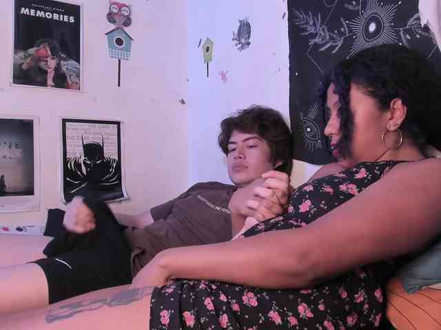 HotHoneyChile webcam