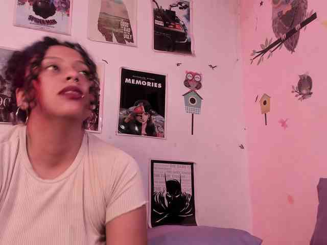 HotHoneyChile webcam