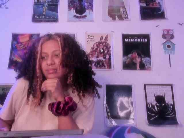 HotHoneyChile webcam