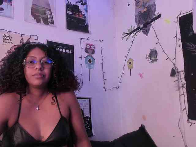 HotHoneyChile webcam