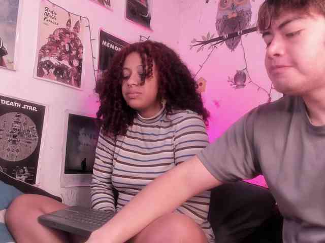 HotHoneyChile webcam