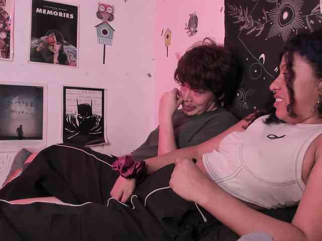 HotHoneyChile webcam