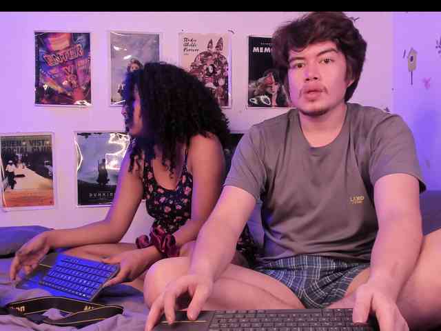 HotHoneyChile webcam