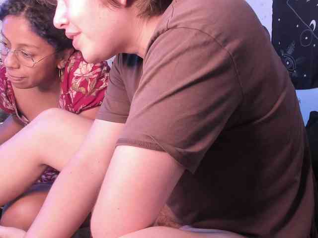 HotHoneyChile webcam