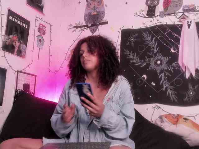 HotHoneyChile webcam