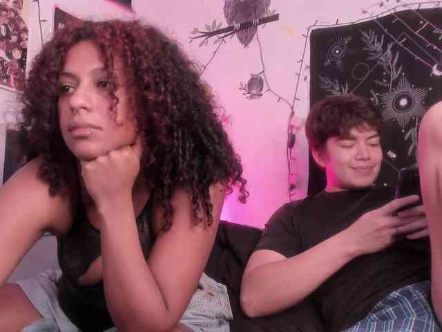 HotHoneyChile webcam