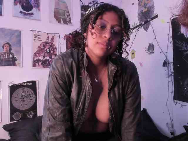 HotHoneyChile webcam