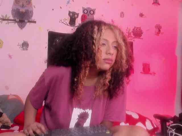 HotHoneyChile webcam