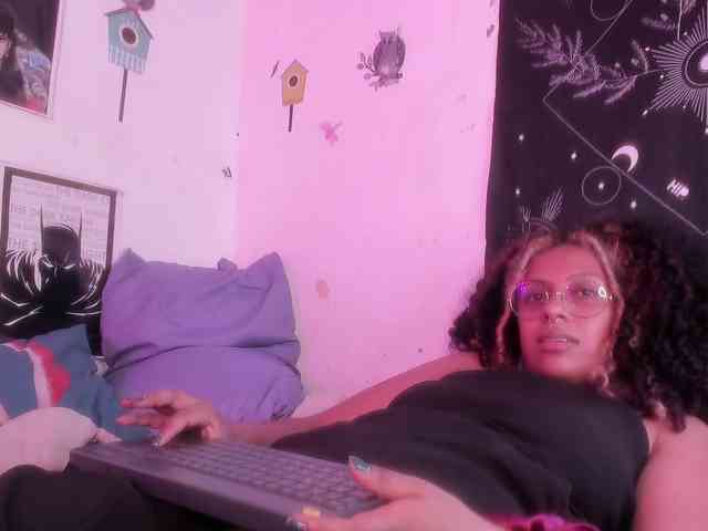 HotHoneyChile webcam