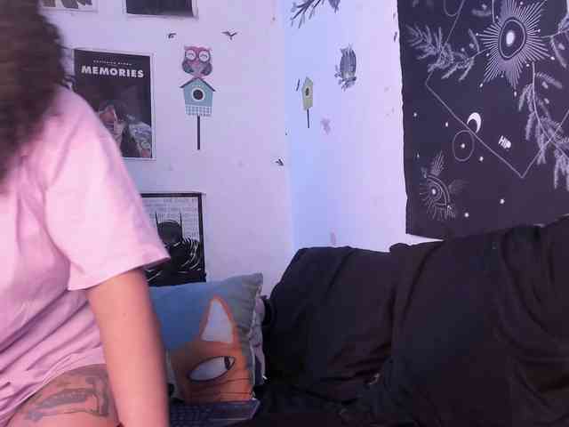 HotHoneyChile webcam