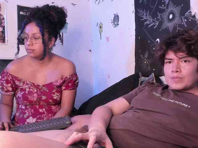 HotHoneyChile webcam